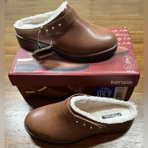 Kensie Size 7 Wrylie Tan Lined Metallic Stud Detailing Clogs